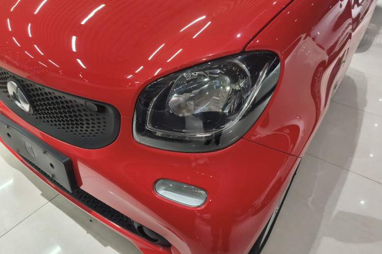 Used smart fortwo 2015 1.0L 52 kW hardtop Dynamic version Left Front Headlight