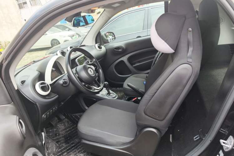 Used smart fortwo 2015 1.0L 52 kW hardtop Dynamic version Left Front Seat