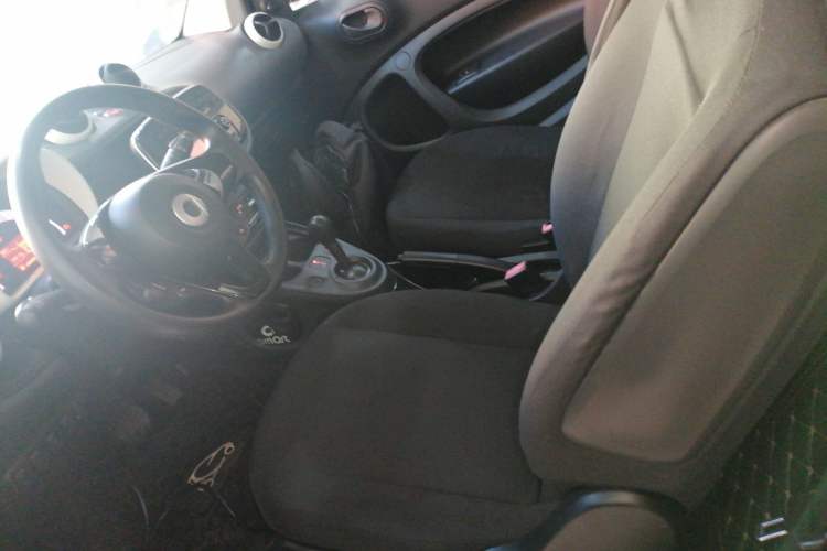 Used smart fortwo 2015 1.0L 52 kW hardtop Dynamic version Left Front Seat