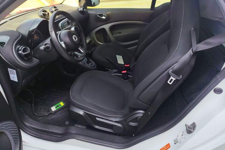 Used smart fortwo 2015 1.0L 52 kW Hardtop Passion Edition Left Front Seat