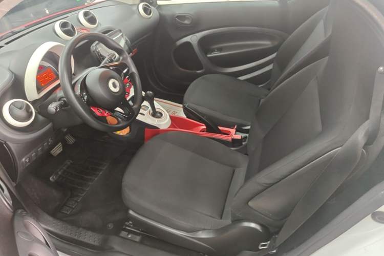 Used smart fortwo 2015 1.0L 52 kW hardtop Dynamic version Left Front Seat