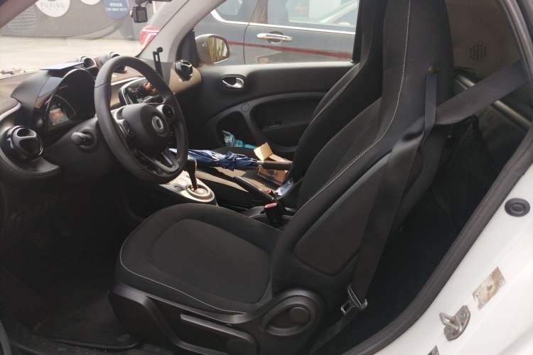 Used smart fortwo 2015 1.0L 52 kW Hardtop Passion Edition Left Front Seat