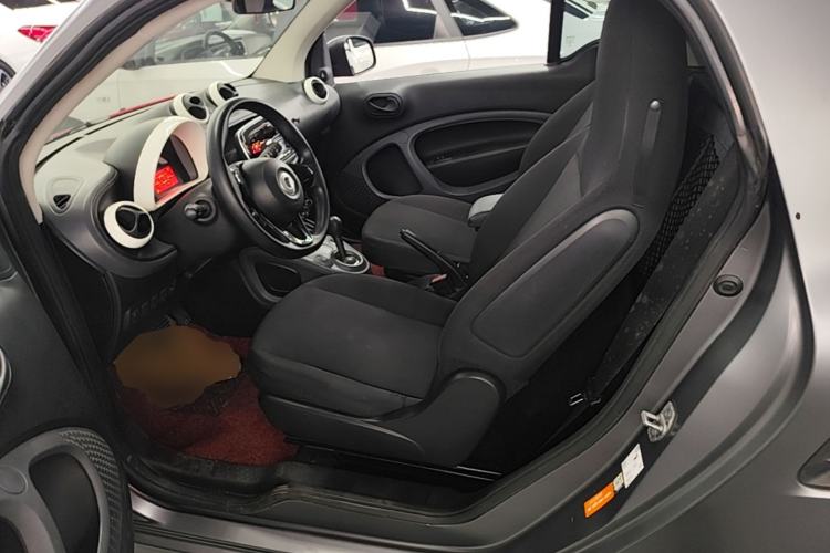 Used smart fortwo 2015 1.0L 52 kW hardtop Dynamic version Left Front Seat