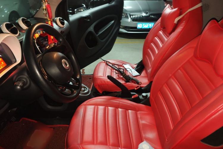 Used smart fortwo 2015 1.0L 52 kW hardtop Dynamic version Left Front Seat