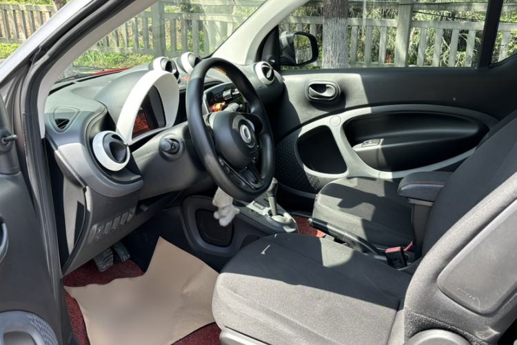 Used smart fortwo 2015 1.0L 52 kW hardtop Dynamic version Left Front Seat