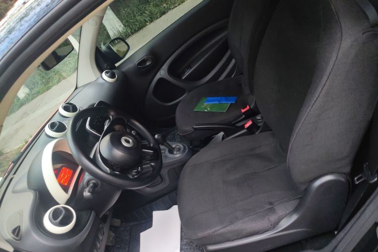 Used smart fortwo 2015 1.0L 52 kW hardtop Dynamic version Left Front Seat