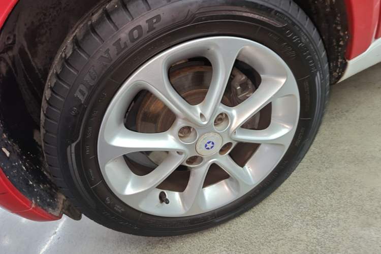 Used smart fortwo 2015 1.0L 52 kW hardtop Dynamic version Left Front Wheel Hub