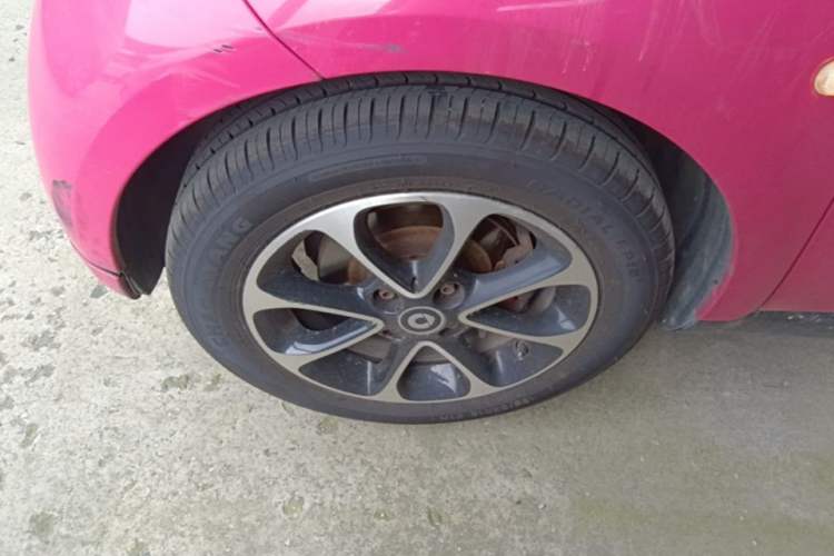 Used smart fortwo 2015 1.0L 52 kW Hardtop Passion Edition Left Front Wheel Hub