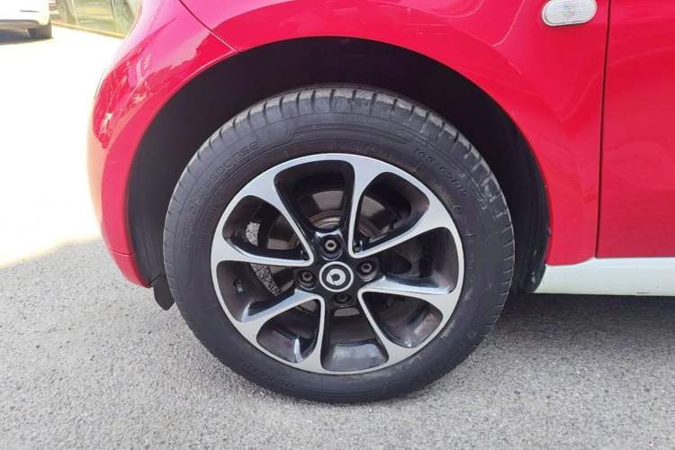 Used smart fortwo 2015 1.0L 52 kW Hardtop Passion Edition Left Front Wheel Hub