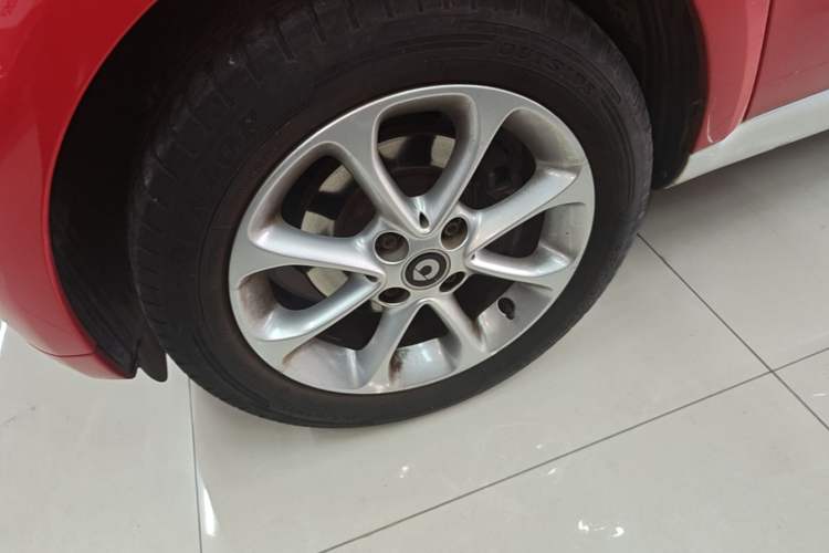 Used smart fortwo 2015 1.0L 52 kW hardtop Dynamic version Left Front Wheel Hub