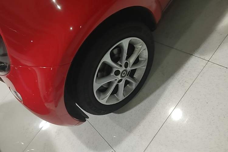 Used smart fortwo 2015 1.0L 52 kW hardtop Dynamic version Left Front Wheel Hub