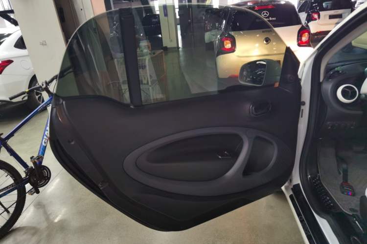 Used smart fortwo 2015 1.0L 52 kW hardtop Dynamic version Left Rear Door Interior