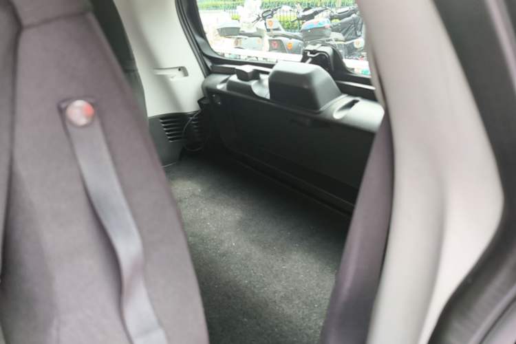 Used smart fortwo 2015 1.0L 52 kW hardtop Dynamic version Left Rear Seat