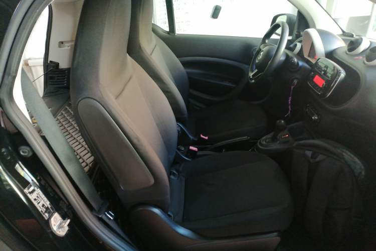 Used smart fortwo 2015 1.0L 52 kW hardtop Dynamic version Left Rear Seat