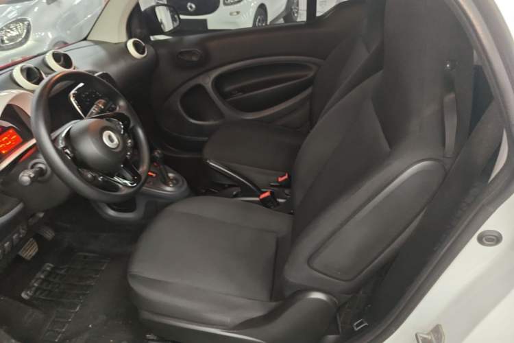 Used smart fortwo 2015 1.0L 52 kW hardtop Dynamic version Left Rear Seat