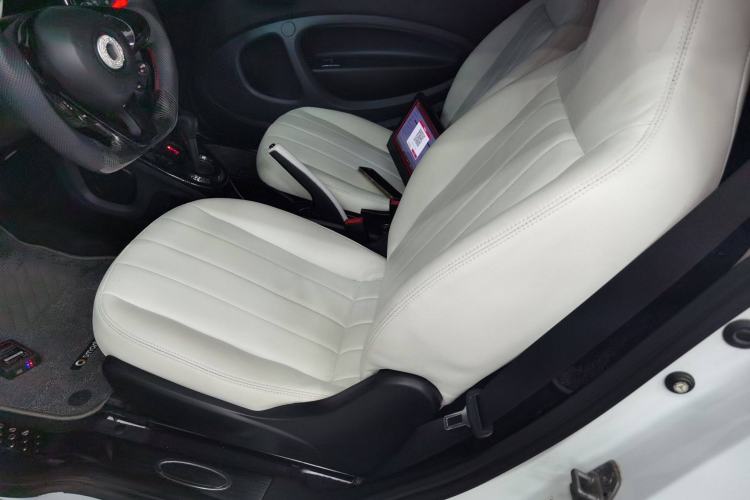 Used smart fortwo 2015 1.0L 52 kW hardtop Dynamic version Left Rear Seat
