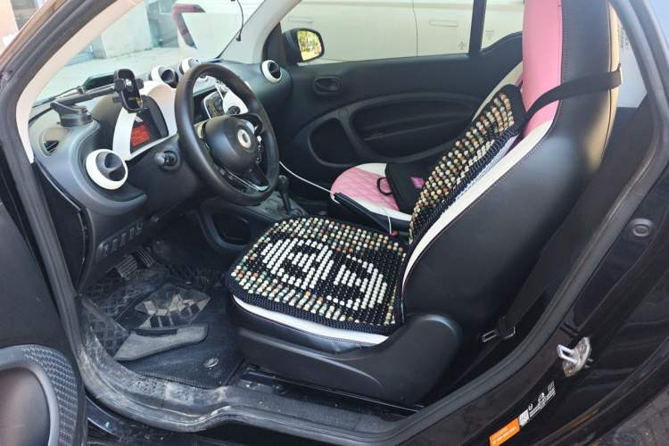 Used smart fortwo 2015 1.0L 52 kW hardtop Dynamic version Left Rear Seat