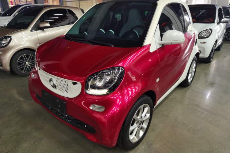 Used smart fortwo 2015 1.0L 52 kW hardtop Dynamic version Left Side