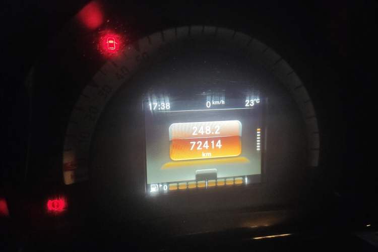 Used smart fortwo 2015 1.0L 52 kW Hardtop Passion Edition Odometer Close Up