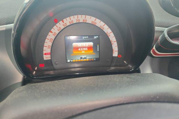 Used smart fortwo 2015 1.0L 52 kW Hardtop Passion Edition Odometer Close Up