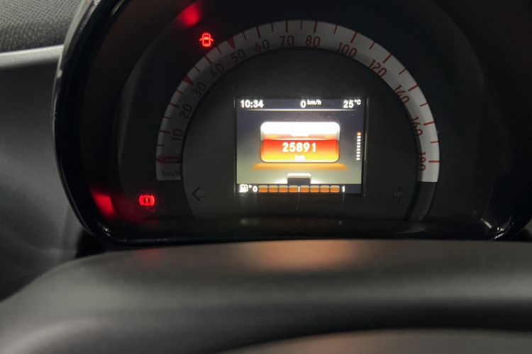 Used smart fortwo 2015 1.0L 52 kW Hardtop Passion Edition Odometer Close Up