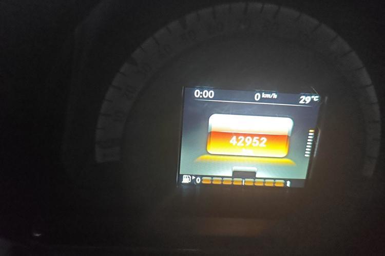 Used smart fortwo 2015 1.0L 52 kW Hardtop Passion Edition Odometer Close Up