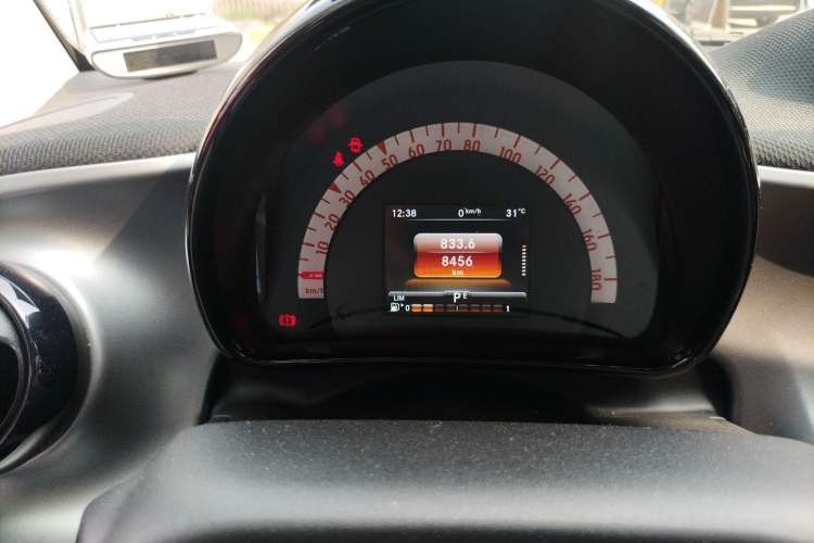 Used smart fortwo 2015 1.0L 52 kW Hardtop Passion Edition Odometer Close Up