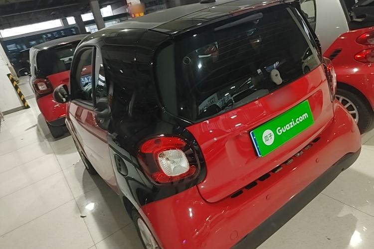 Used smart fortwo 2015 1.0L 52 kW hardtop Dynamic version Rear Left 45 Deg