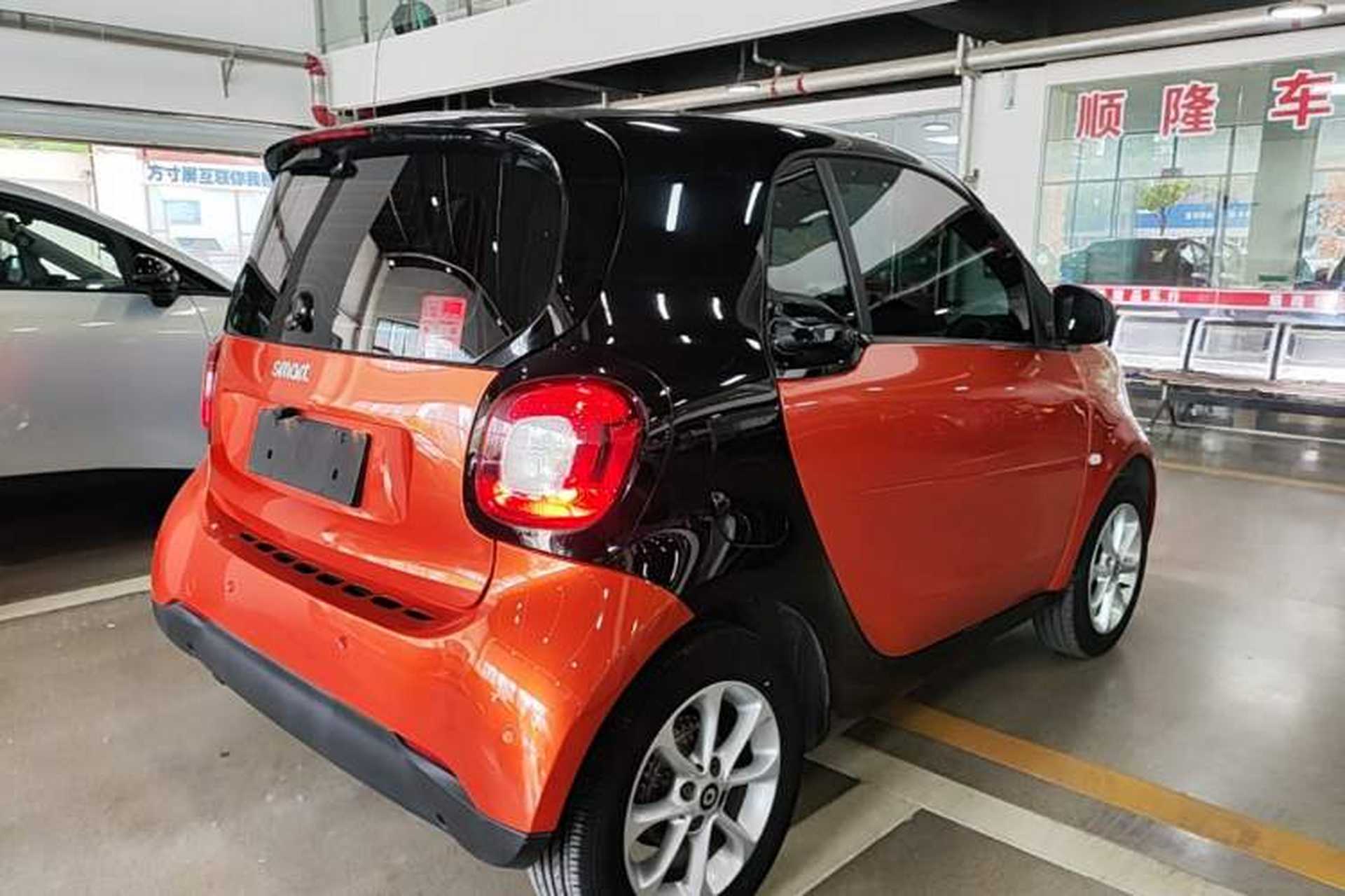 Used smart fortwo 2015 1.0L 52 kW hardtop Dynamic version Rear Right 45 Deg