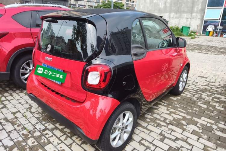 Used smart fortwo 2015 1.0L 52 kW hardtop Dynamic version Rear Right 45 Deg