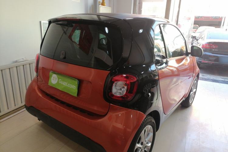 Used smart fortwo 2015 1.0L 52 kW hardtop Dynamic version Rear Right 45 Deg