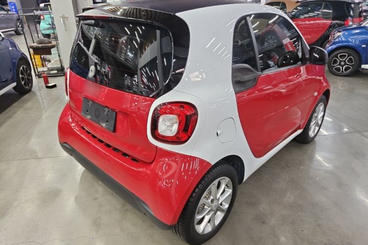 Used smart fortwo 2015 1.0L 52 kW hardtop Dynamic version Rear Right 45 Deg