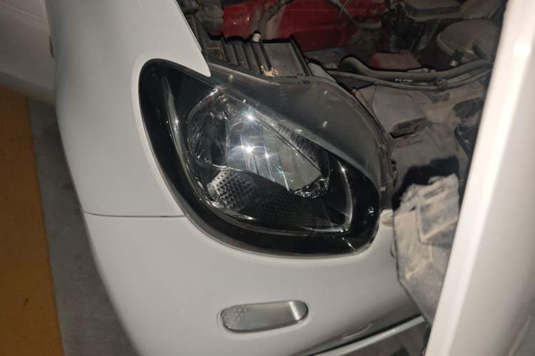 Used smart fortwo 2015 1.0L 52 kW hardtop Dynamic version Right Front Headlight