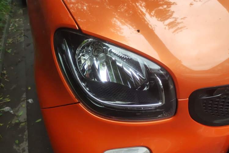 Used smart fortwo 2015 1.0L 52 kW Hardtop Passion Edition Right Front Headlight