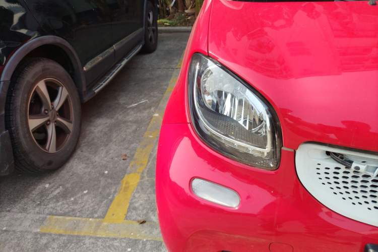 Used smart fortwo 2015 1.0L 52 kW Hardtop Passion Edition Right Front Headlight