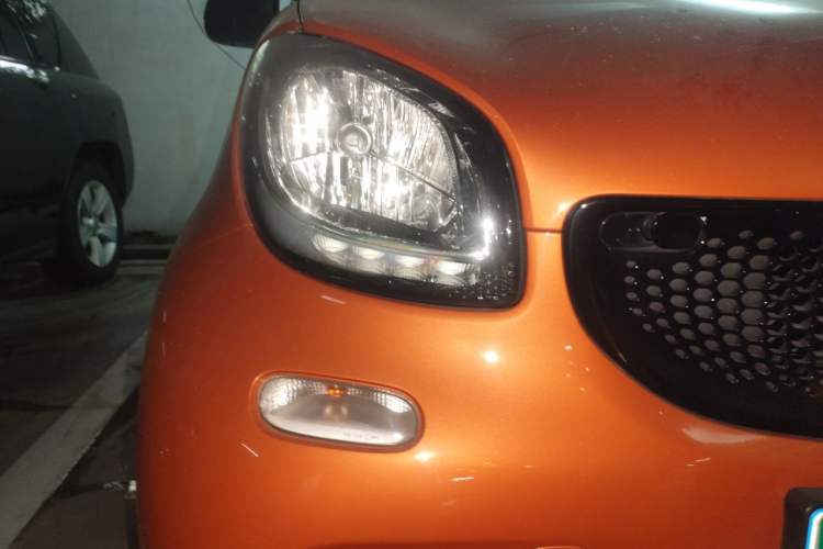 Used smart fortwo 2015 1.0L 52 kW Hardtop Passion Edition Right Front Headlight