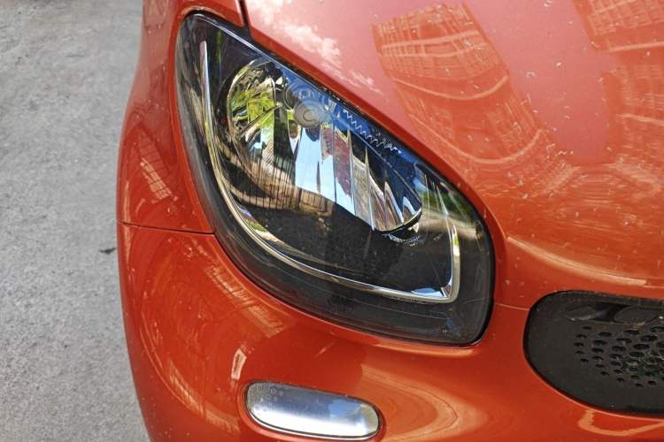 Used smart fortwo 2015 1.0L 52 kW Hardtop Passion Edition Right Front Headlight