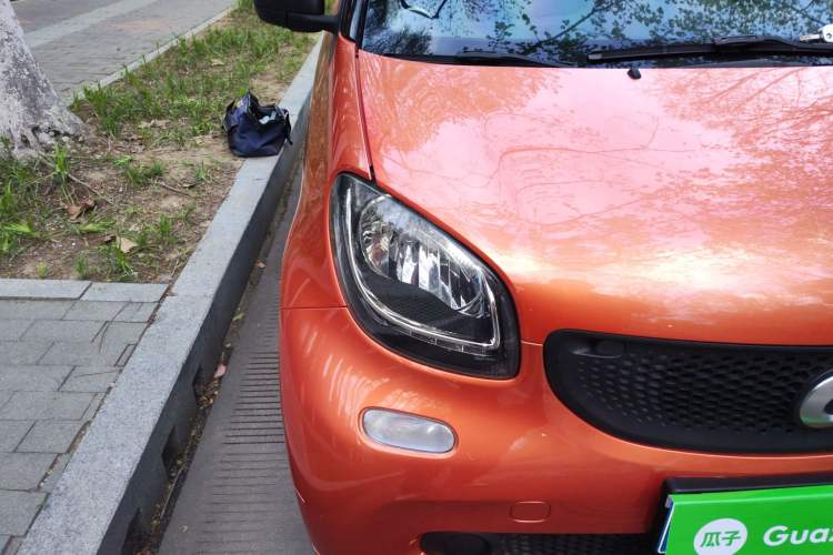 Used smart fortwo 2015 1.0L 52 kW hardtop Dynamic version Right Front Headlight