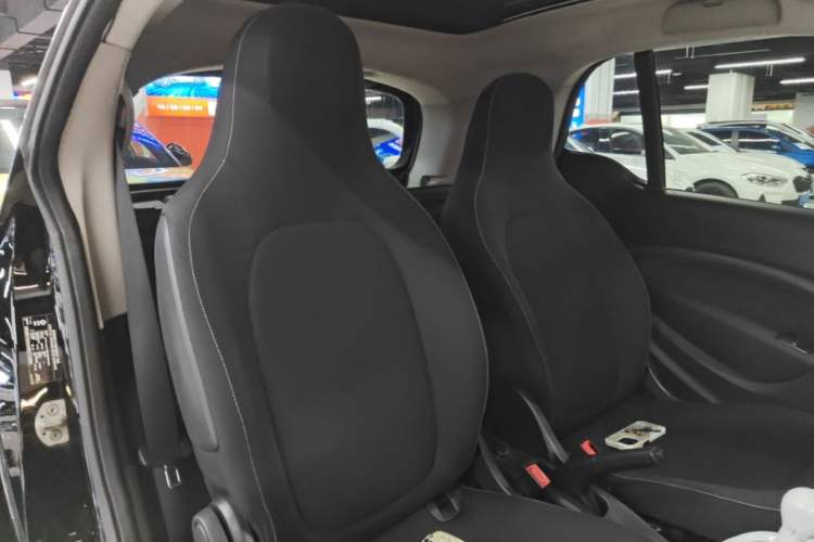 Used smart fortwo 2015 1.0L 52 kW Hardtop Passion Edition Right Front Seat