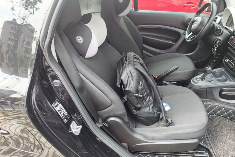 Used smart fortwo 2015 1.0L 52 kW hardtop Dynamic version Right Front Seat