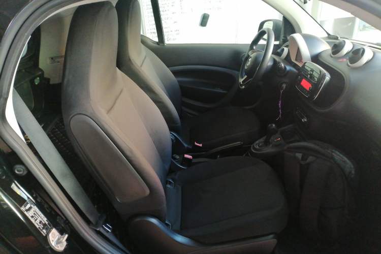Used smart fortwo 2015 1.0L 52 kW hardtop Dynamic version Right Front Seat