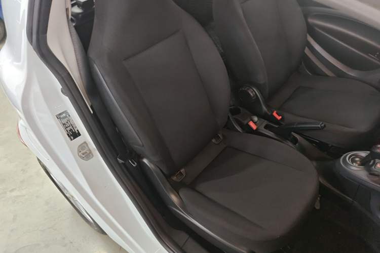 Used smart fortwo 2015 1.0L 52 kW hardtop Dynamic version Right Front Seat