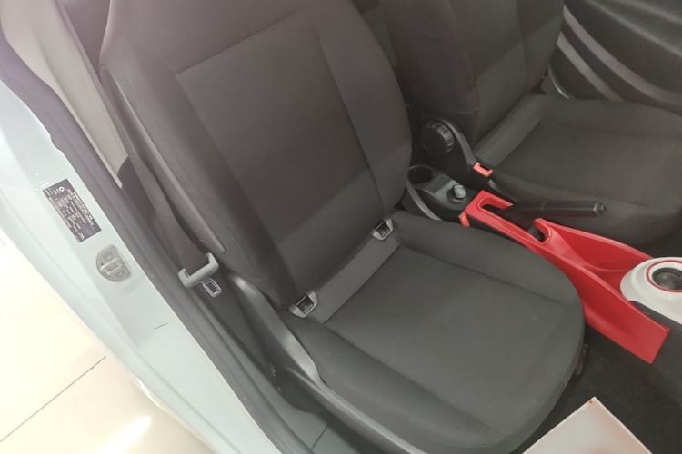 Used smart fortwo 2015 1.0L 52 kW hardtop Dynamic version Right Front Seat