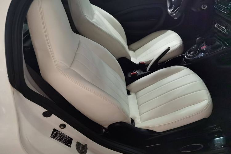 Used smart fortwo 2015 1.0L 52 kW hardtop Dynamic version Right Front Seat