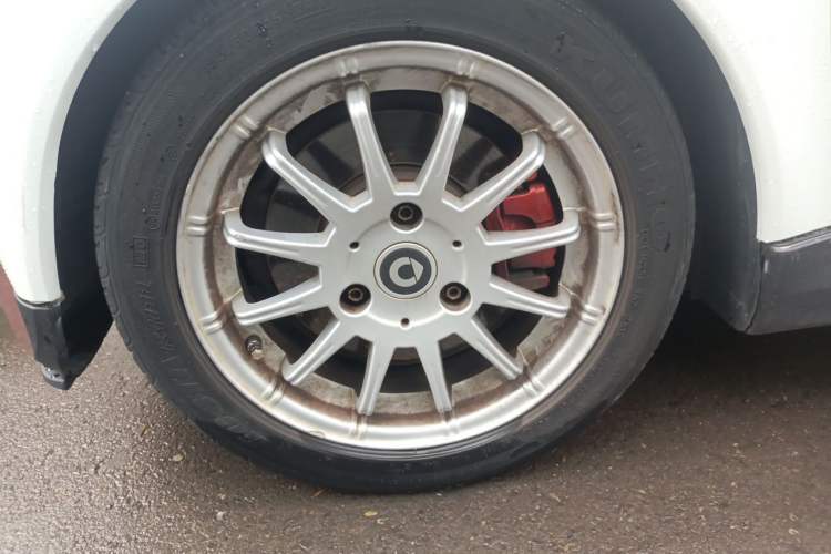 Used smart fortwo 2015 1.0 MHD Comfort Travel Edition Right Front Wheel Hub