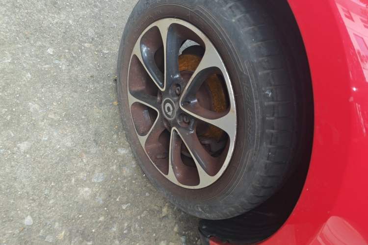 Used smart fortwo 2015 1.0L 52 kW Hardtop Passion Edition Right Front Wheel Hub