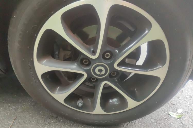 Used smart fortwo 2015 1.0L 52 kW Hardtop Passion Edition Right Front Wheel Hub