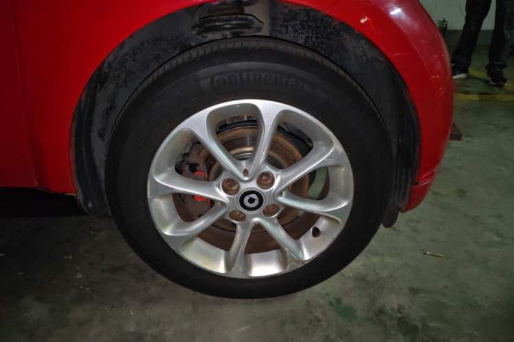 Used smart fortwo 2015 1.0L 52 kW hardtop Dynamic version Right Front Wheel Hub