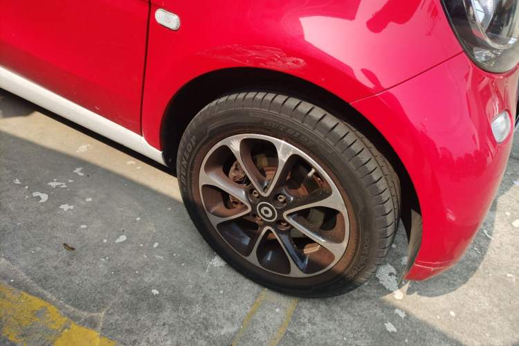Used smart fortwo 2015 1.0L 52 kW Hardtop Passion Edition Right Front Wheel Hub