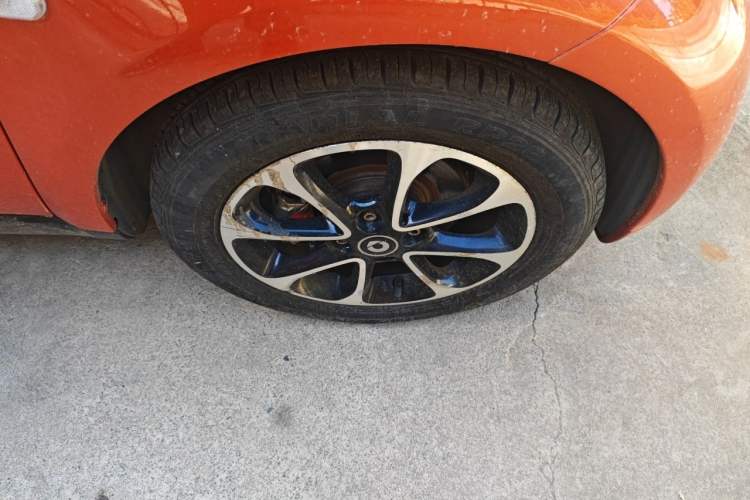Used smart fortwo 2015 1.0L 52 kW Hardtop Passion Edition Right Front Wheel Hub